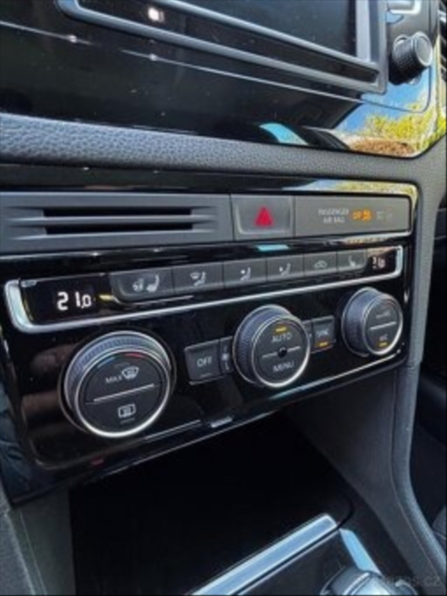 volkswagen-golf-sportsvan-1-6-tdi-highline-1-majitel - 3