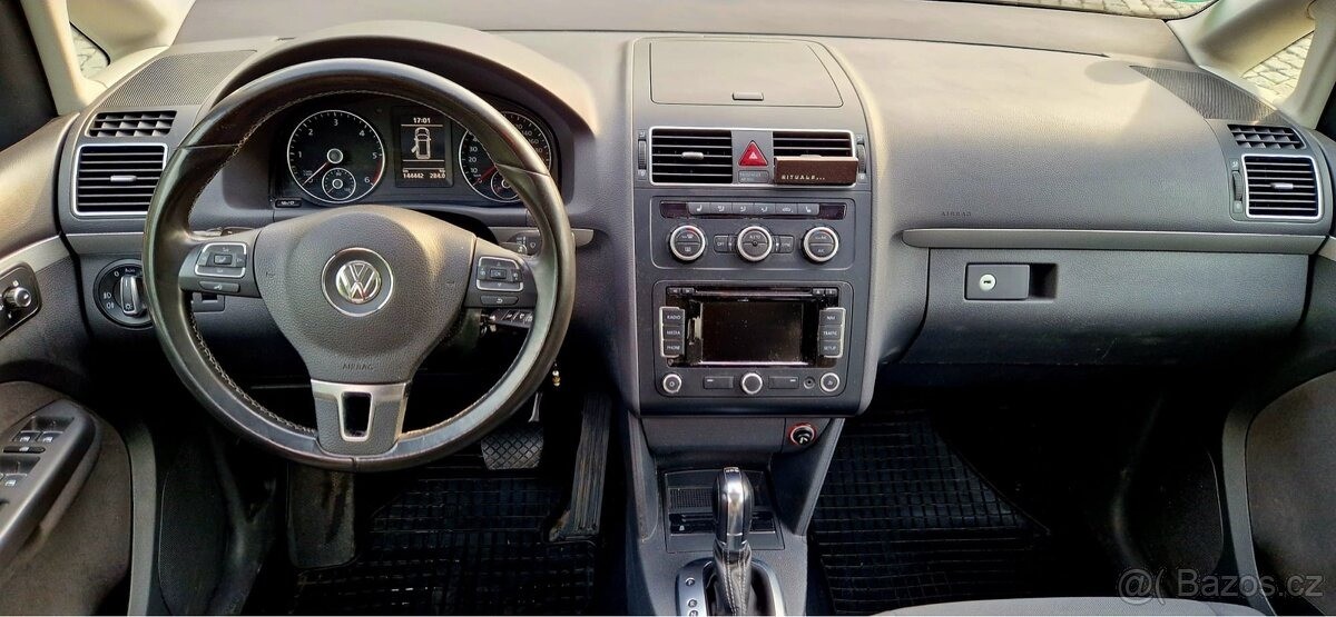 volkswagen-touran-2-0-life-tdi-dsg-7-2013 - 6