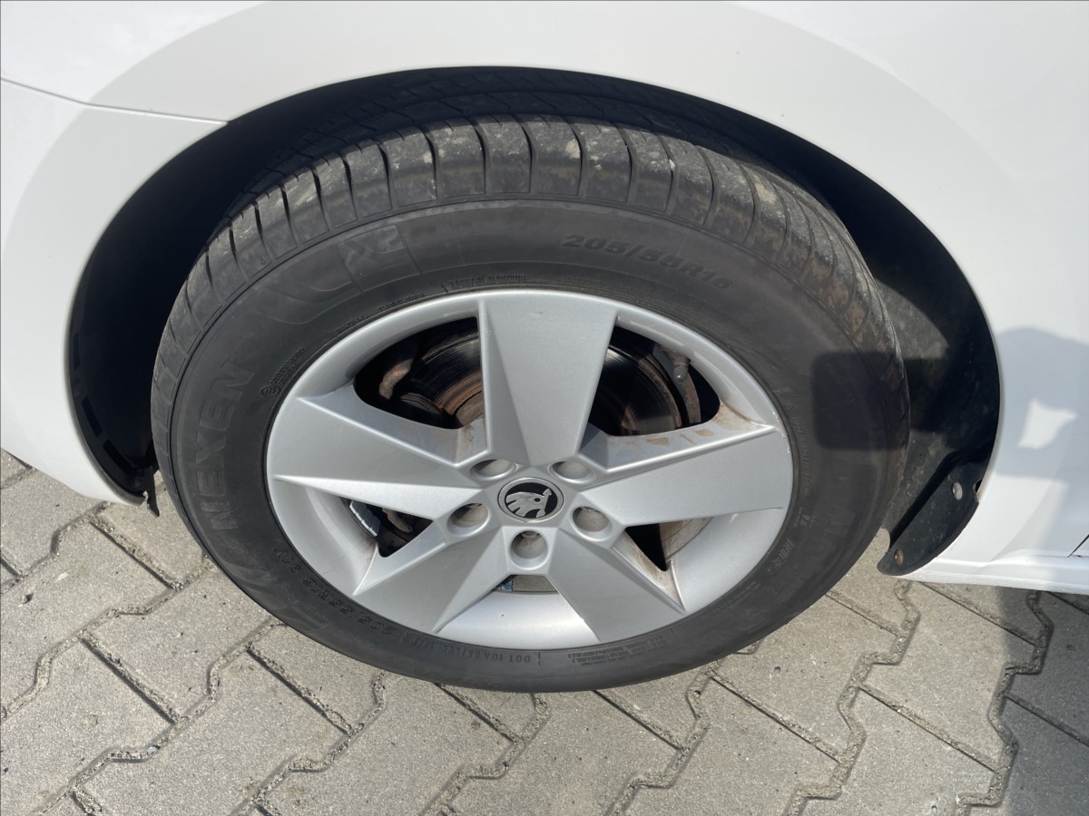 skoda-octavia-1-6-tdi-cr-tz-servisovane-digiklima-iii - 5