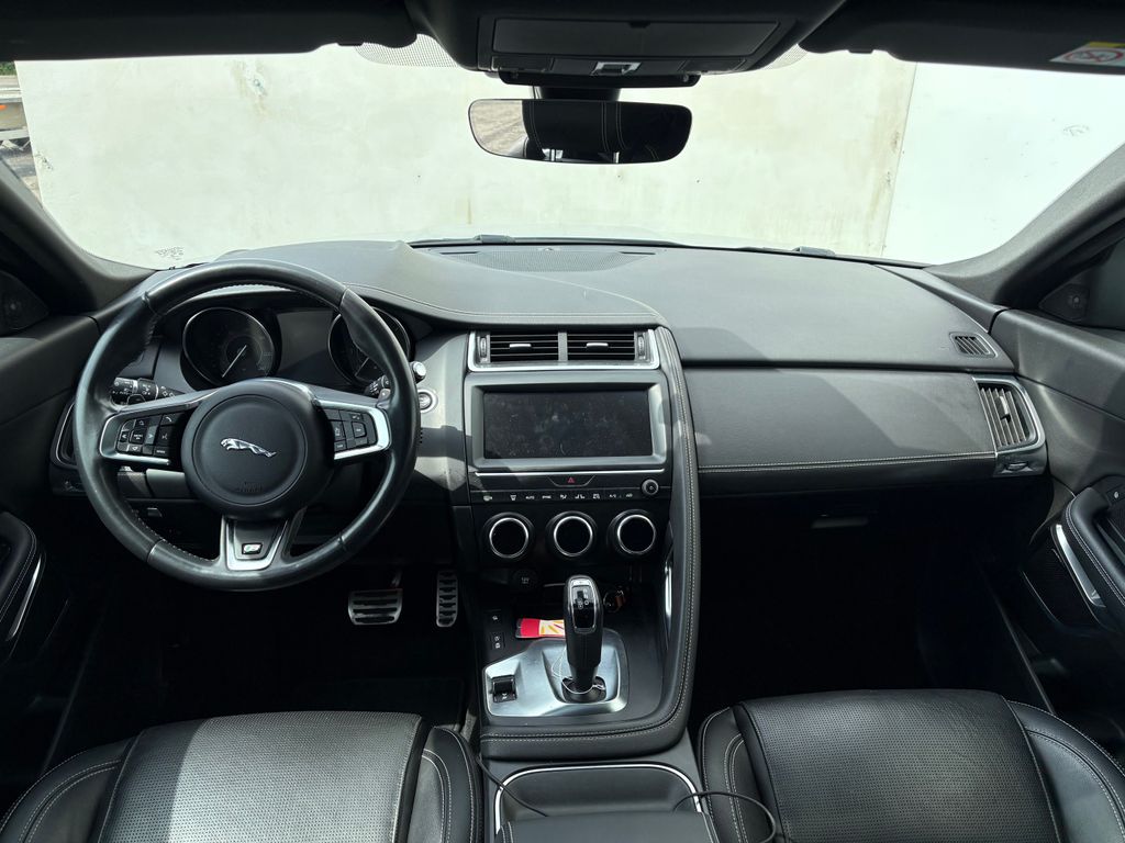 jaguar-f-pace-d180-r-dynamic-awd - 4