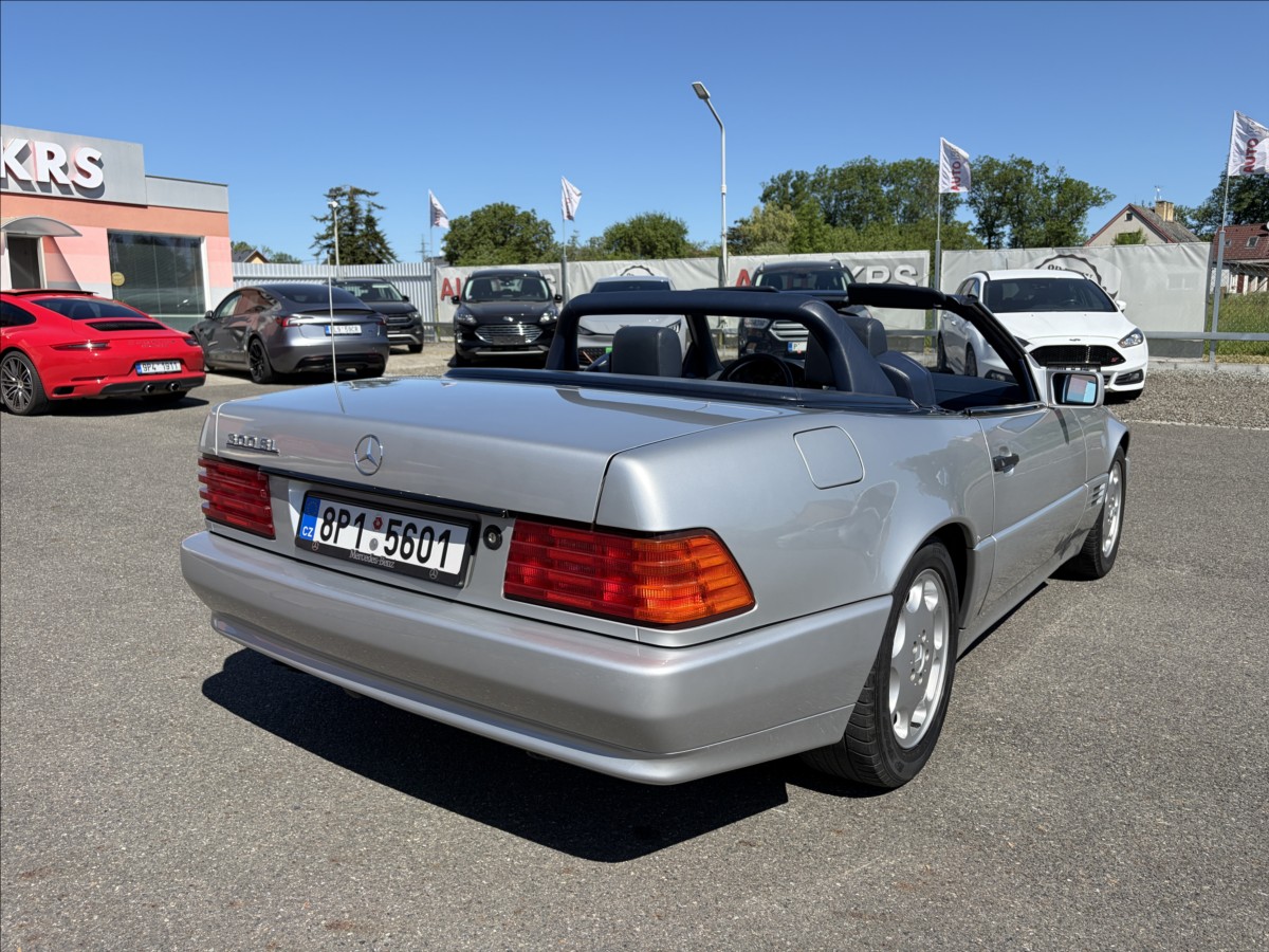 mercedes-benz-sl-3-0-cabrio-el-strecha-hardtop-garazovane-300 - 4