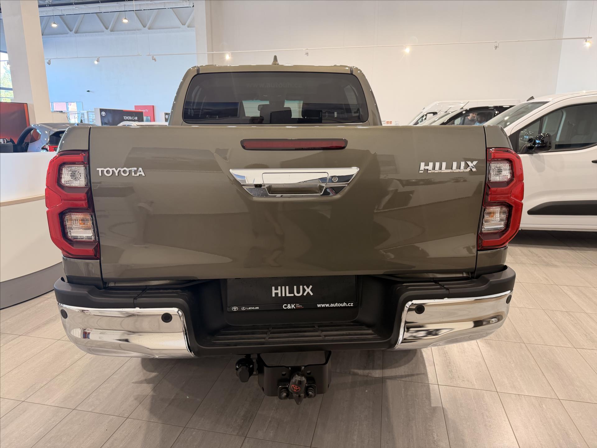 toyota-hilux-2-8-executive-double-cab-diesel-6at - 1