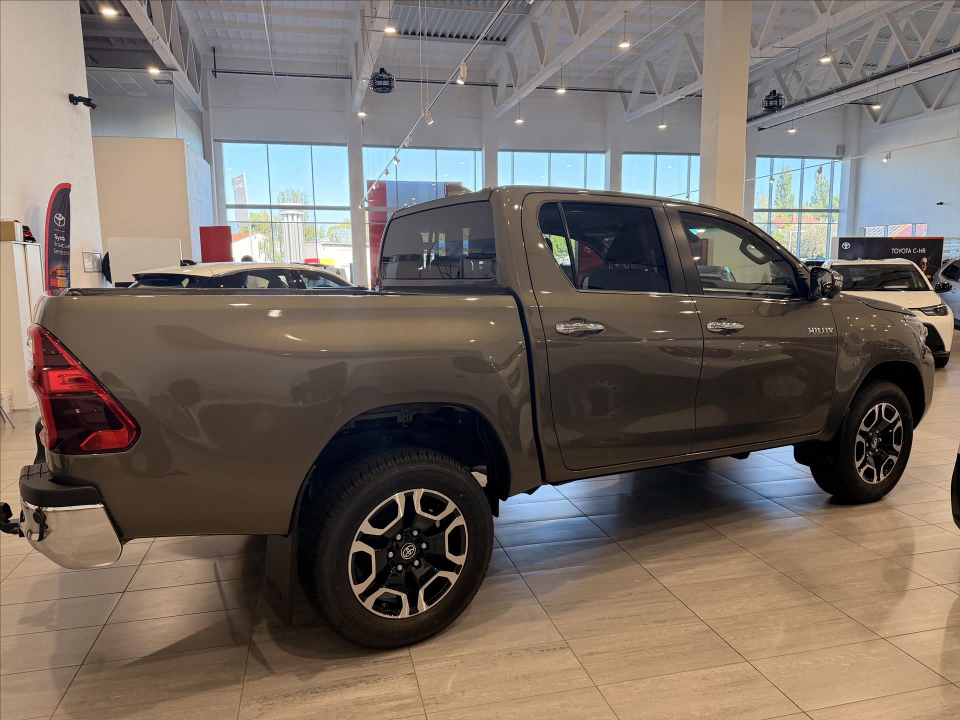 toyota-hilux-2-8-executive-double-cab-diesel-6at - 4