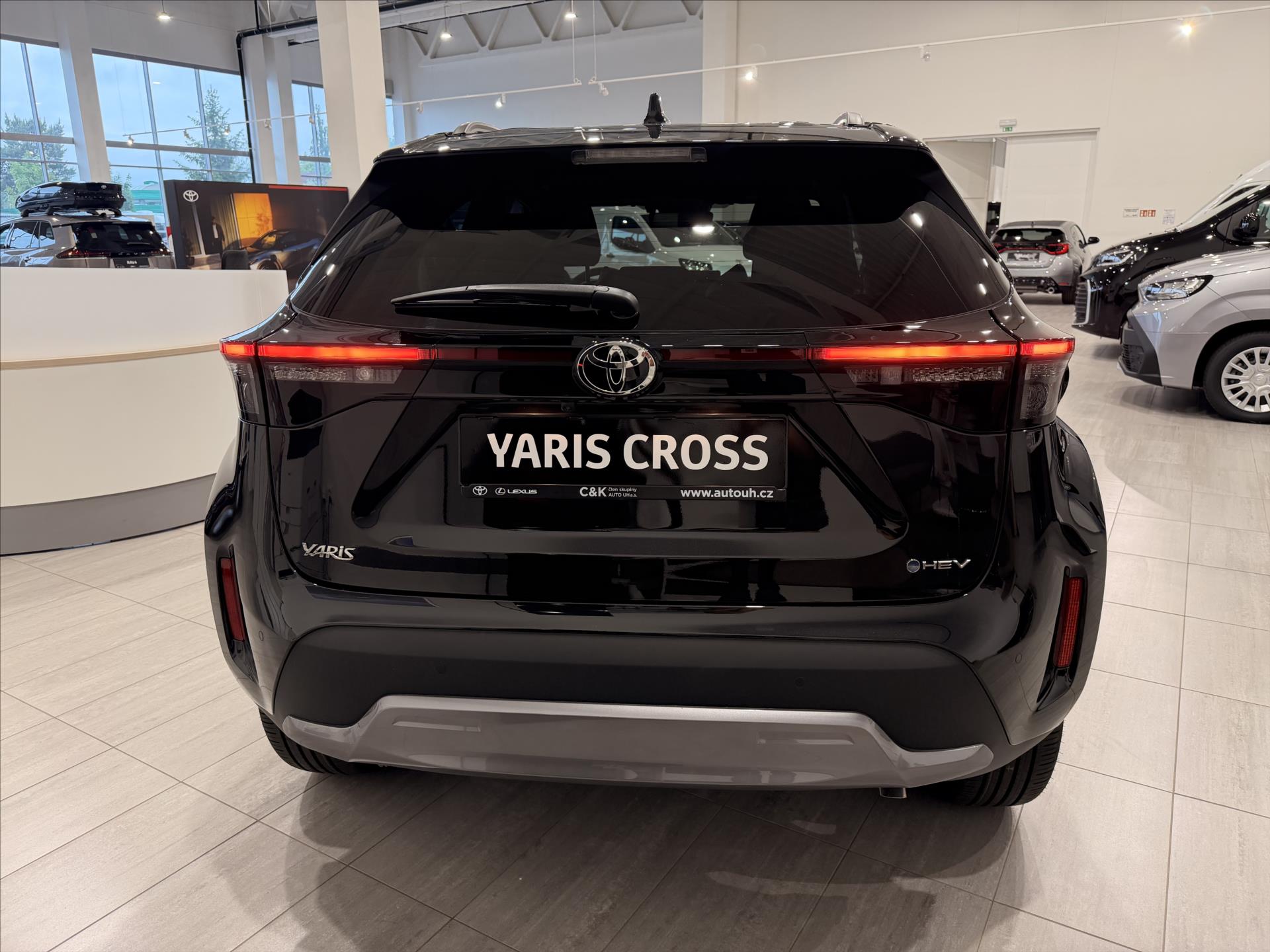 toyota-yaris-cross-1-5-executive-monotone-130k-hybrid - 3
