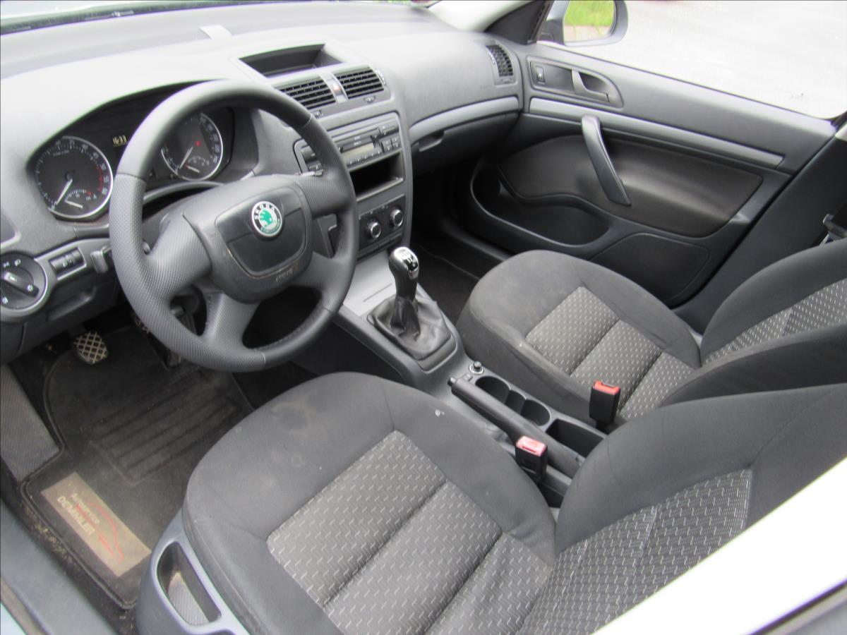 skoda-octavia-1-6-tdi-77kw-combi - 8
