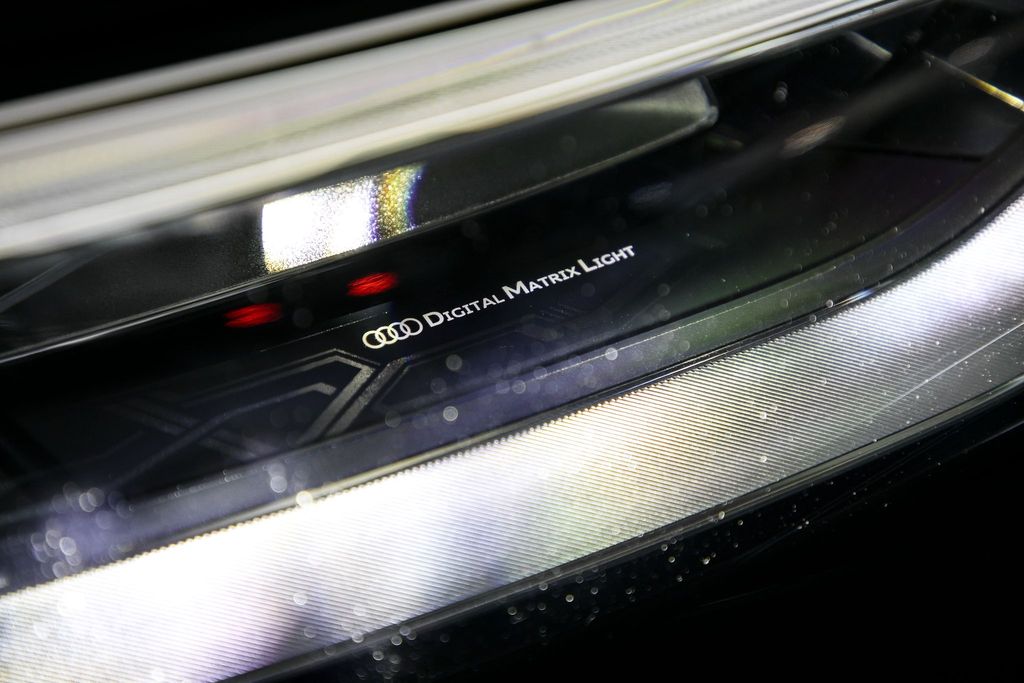 audi-e-tron-55-300kw-s-line-blackedi-nv-tz - 8