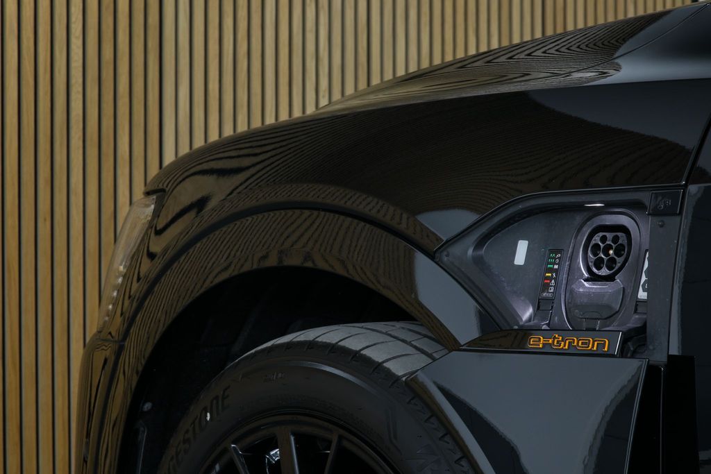 audi-e-tron-55-300kw-s-line-blackedi-nv-tz - 9