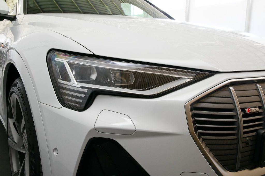 audi-e-tron-55-300kw-sline-b-o-pano-zaruka - 7