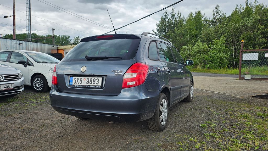 skoda-fabia-1-4i-16v-elegance - 5