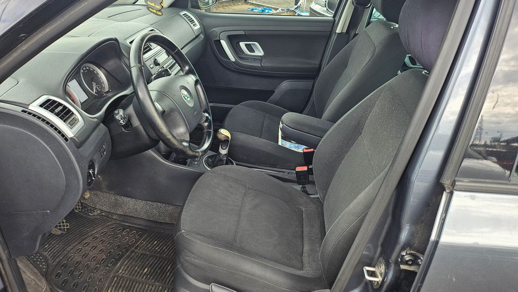 skoda-fabia-1-4i-16v-elegance - 6