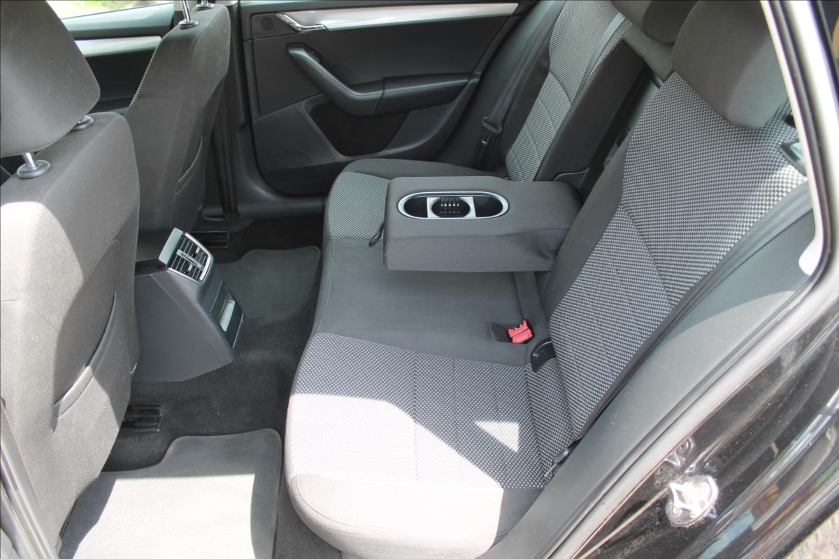 skoda-octavia-2-0-tdi-110kw-dsg - 7