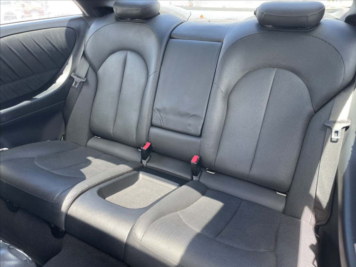 mercedes-benz-clk-3-0-i-v6-170kw-ambiente-top-stav-nove-rozvody - 7