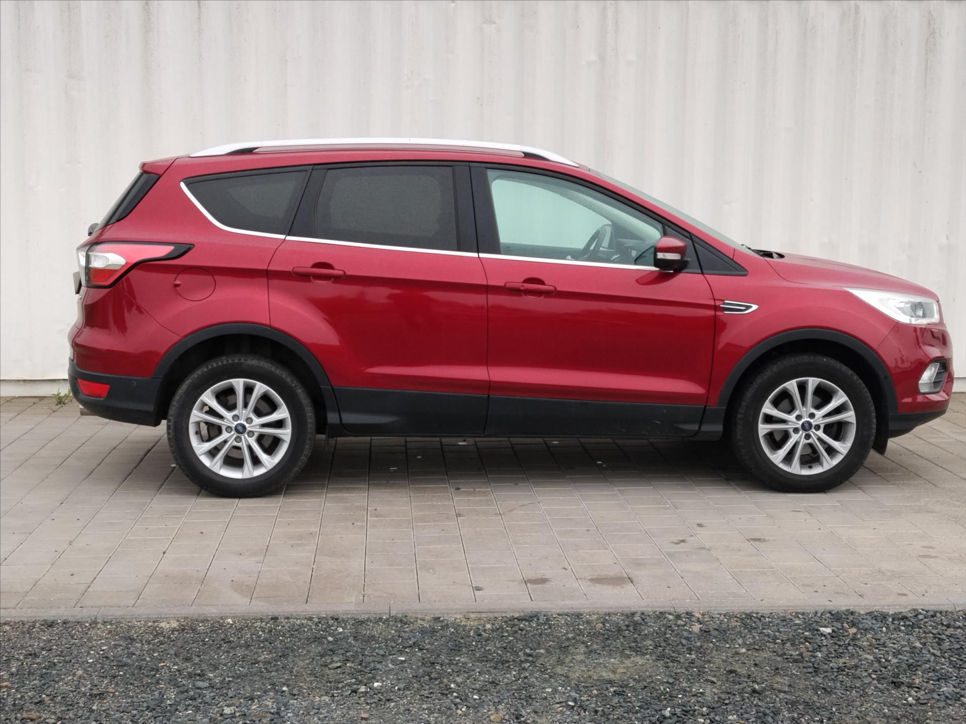 ford-kuga-1-5-ecoboost-110kw-titanium - 3