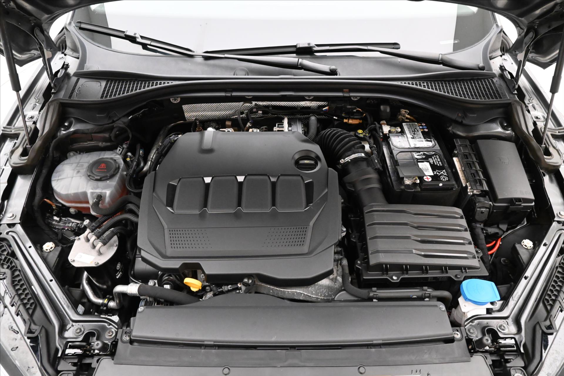skoda-superb-2-0-tdi-110-kw-dsg-style-zaruka-az-5-let - 8