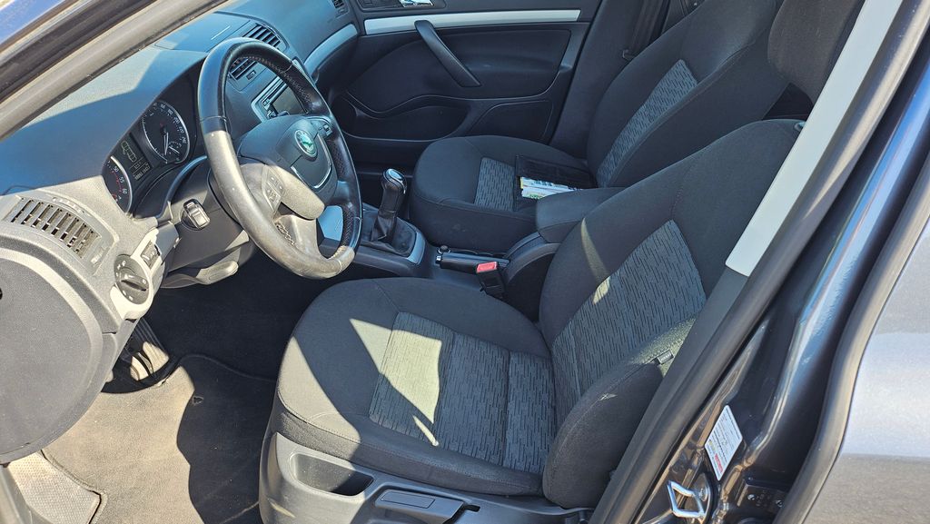 skoda-octavia-1-6-tdi-cr-ambiente-kombi - 6