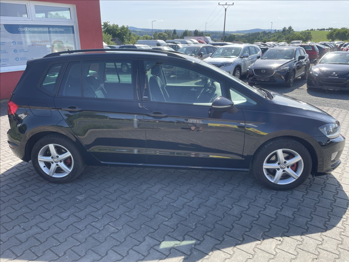 volkswagen-golf-sportsvan-2-0-tdi-110-kw-webasto-1-majitel-pekne - 7