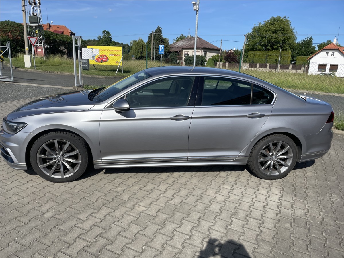 volkswagen-passat-2-0-tdi-r-line-dsg-110-kw-cr-digiklima - 4
