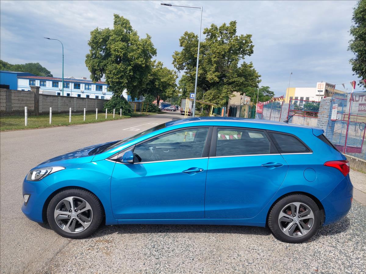 hyundai-i30-1-6-gdi-top-bez-investic - 7