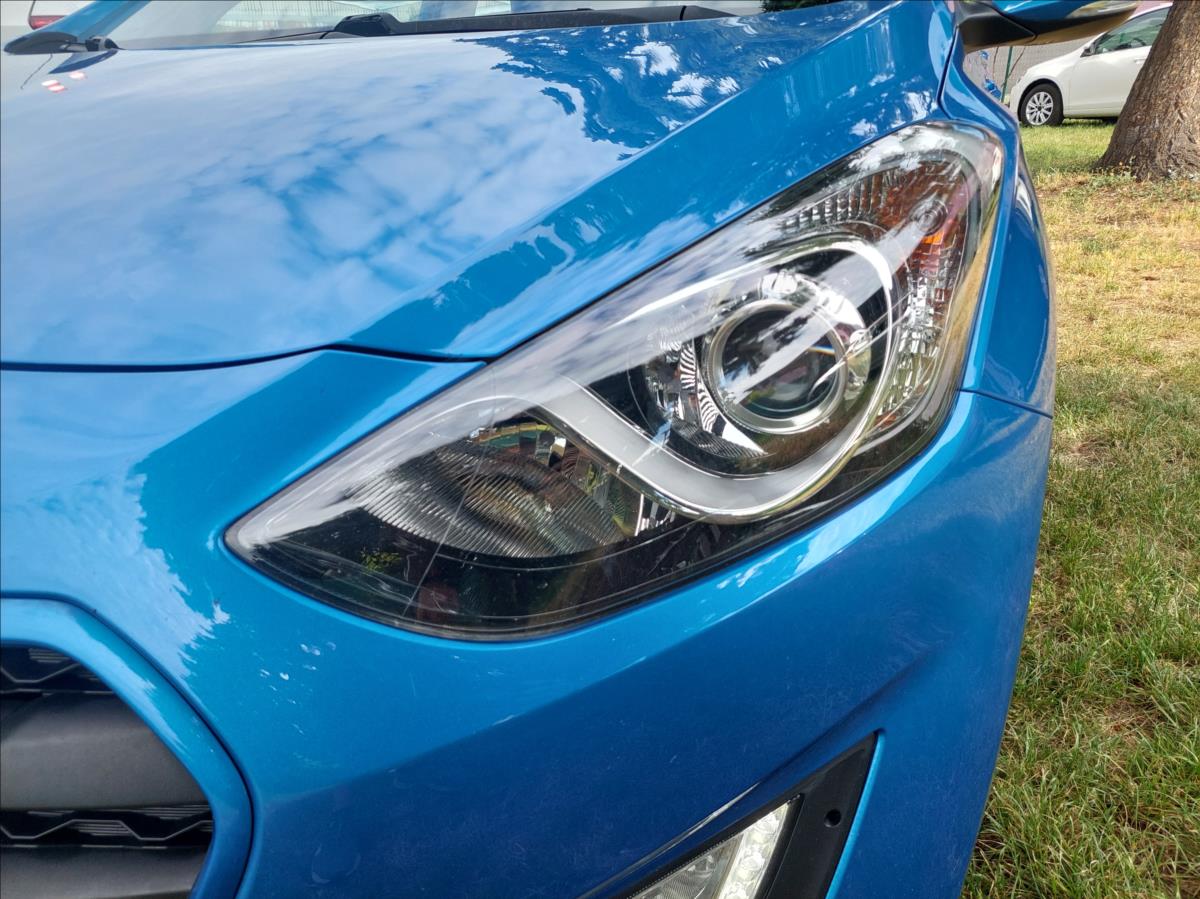 hyundai-i30-1-6-gdi-top-bez-investic - 9