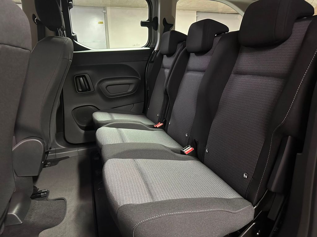 toyota-proace-city-verso-1-2-passenger-business-7s-tailgate - 9