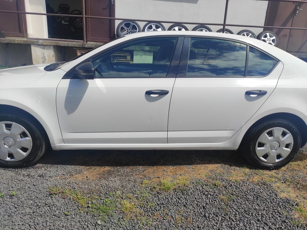skoda-octavia-1-6-tdi-66kw-active - 1