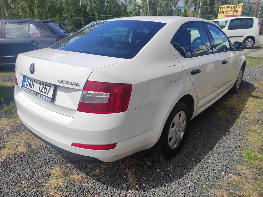 skoda-octavia-1-6-tdi-66kw-active - 4