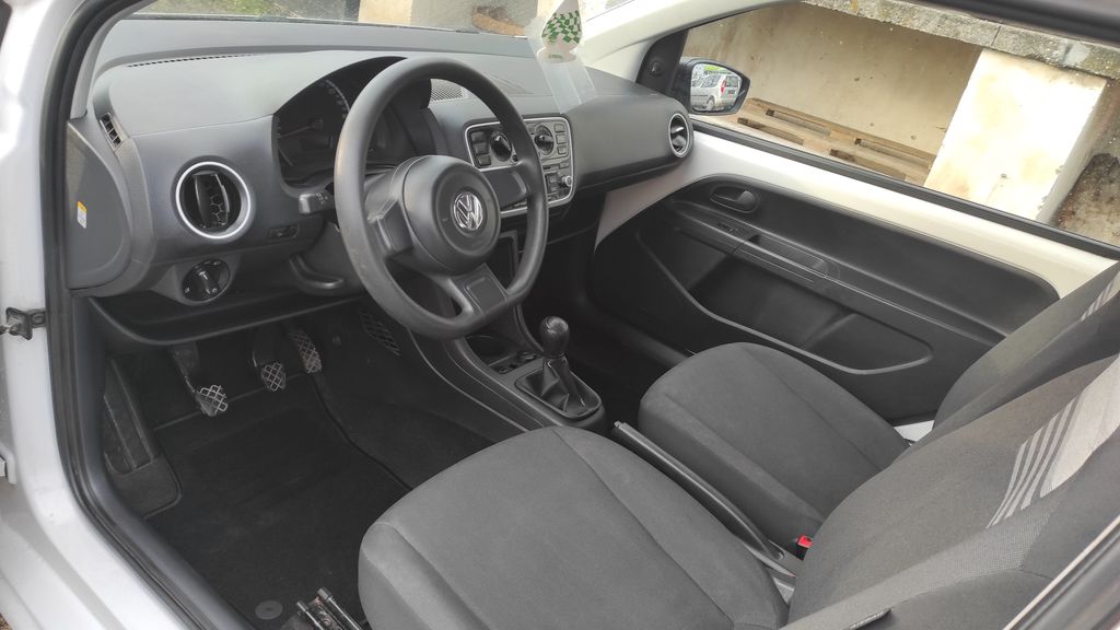 volkswagen-up-1-0-white-up - 8