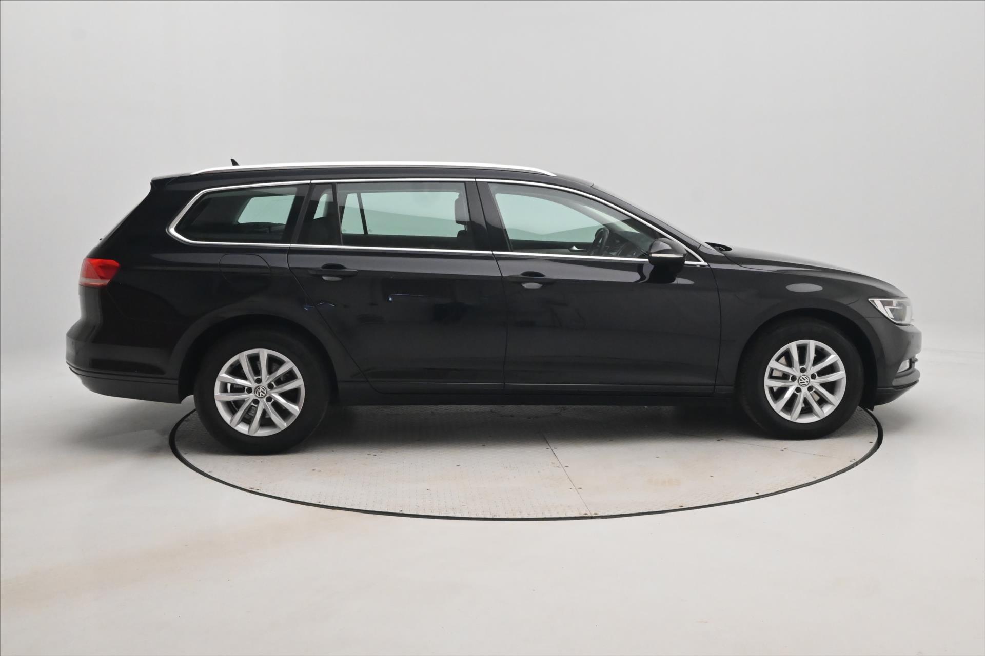 volkswagen-passat-2-0-tdi-110-kw-comfortline-zaruka-az-5-let - 3