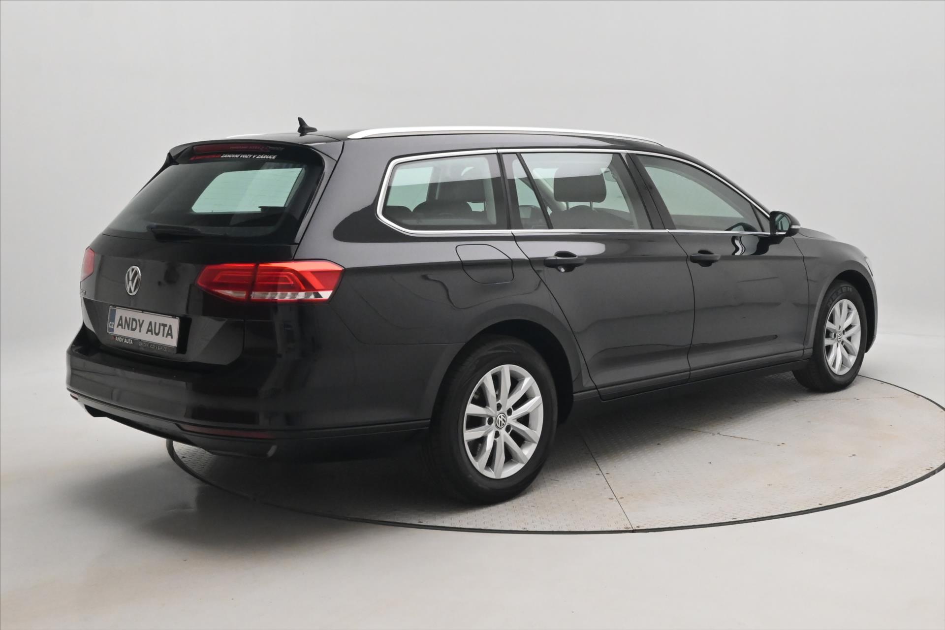volkswagen-passat-2-0-tdi-110-kw-comfortline-zaruka-az-5-let - 4