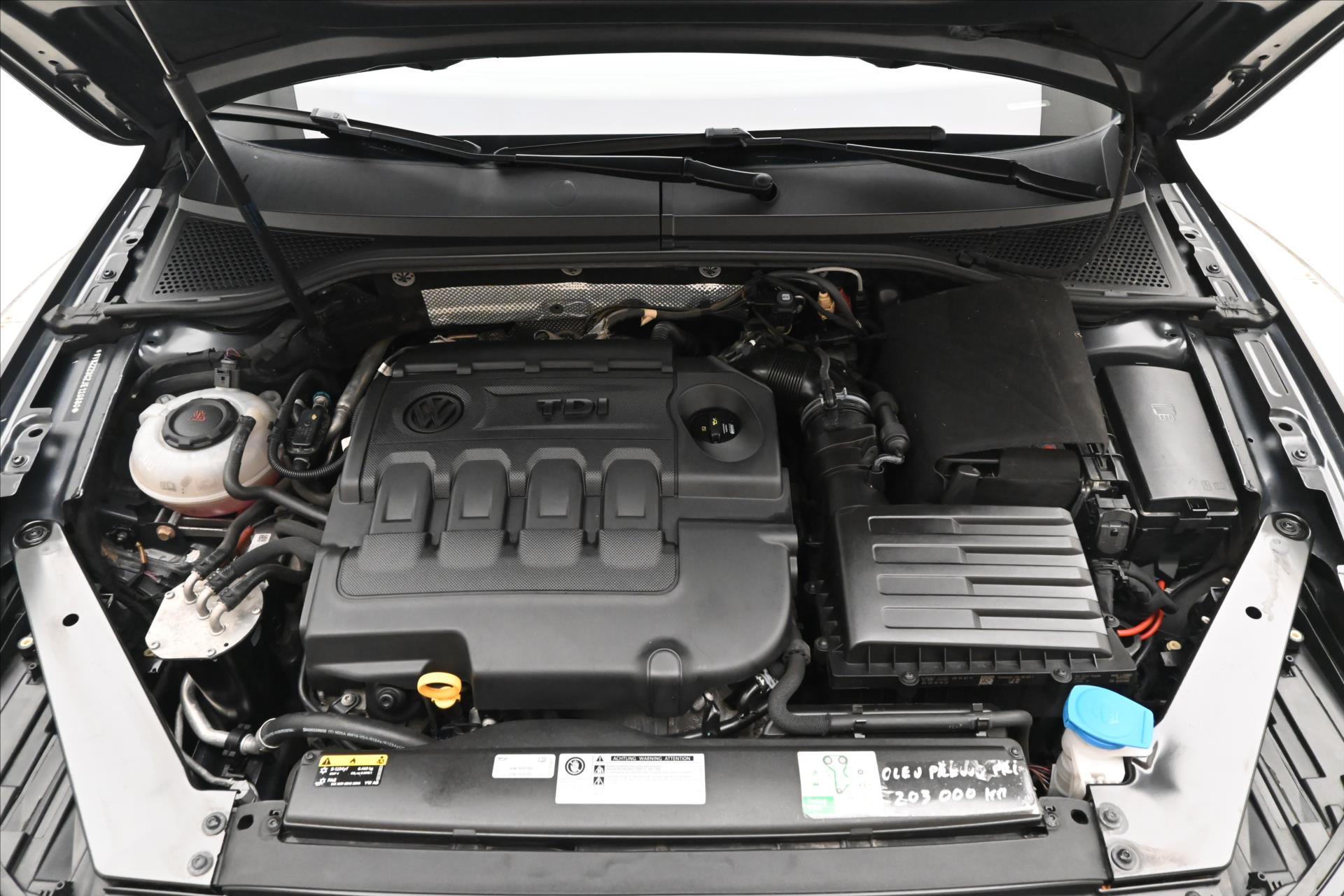 volkswagen-passat-2-0-tdi-110-kw-comfortline-zaruka-az-5-let - 8