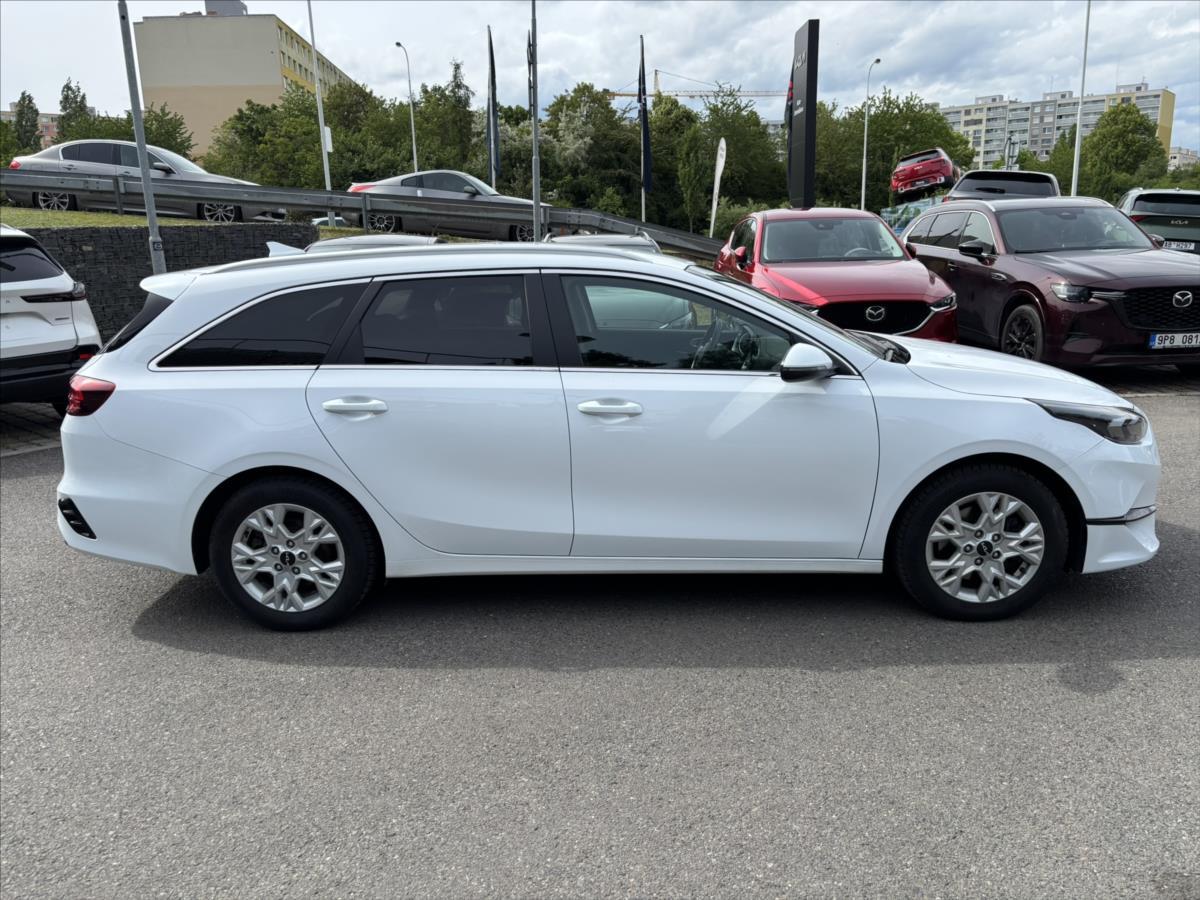 kia-ceed-1-5-tgdi-at-top-zaruka-carplay - 5