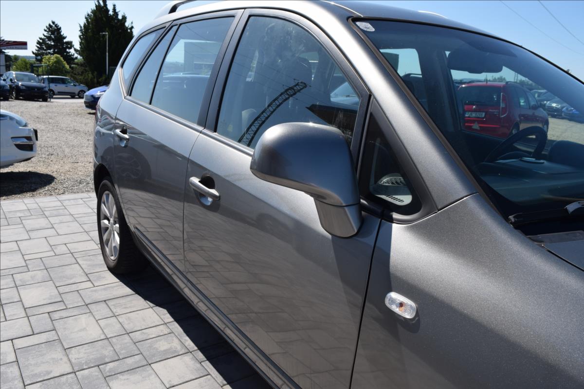 kia-carens-1-6-crdi-85kw-nizke-km-vyhrev - 8