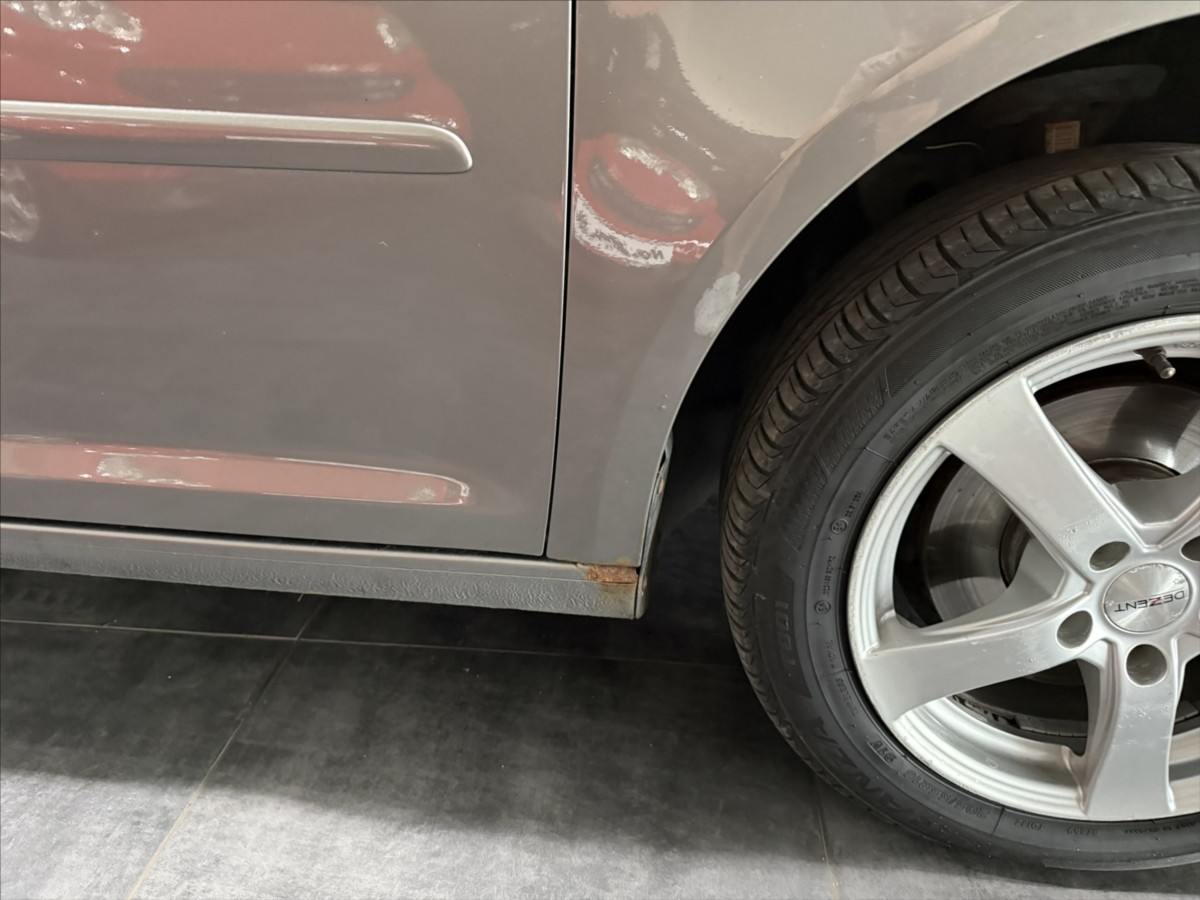 volkswagen-touran-1-6-tdi-77kw-vyhrev-tazne - 6