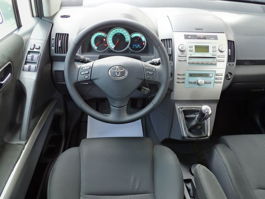 toyota-corolla-verso-1-8-vvt-i-95kw-7-mist-cr - 6