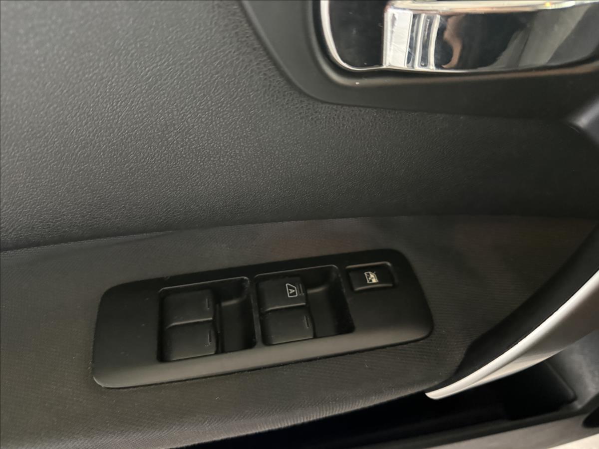 nissan-qashqai-2-0-dci-4x4-tazne-serviska-cr - 9