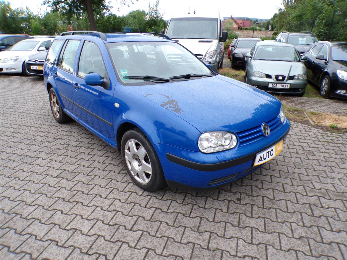 Volkswagen Golf 2,0 i  TAŽNÉ ZAŘÍZENÍ