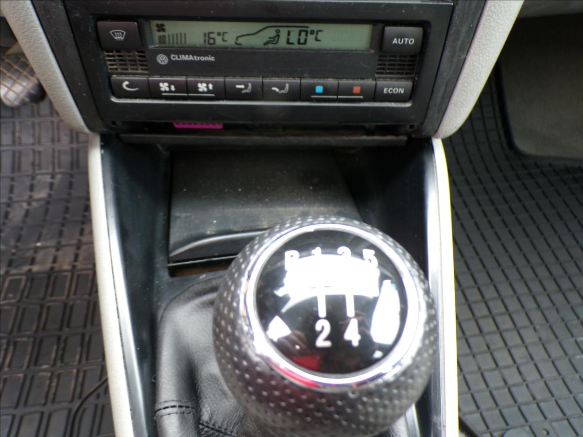 volkswagen-golf-2-0-i-tazne-zarizeni - 8