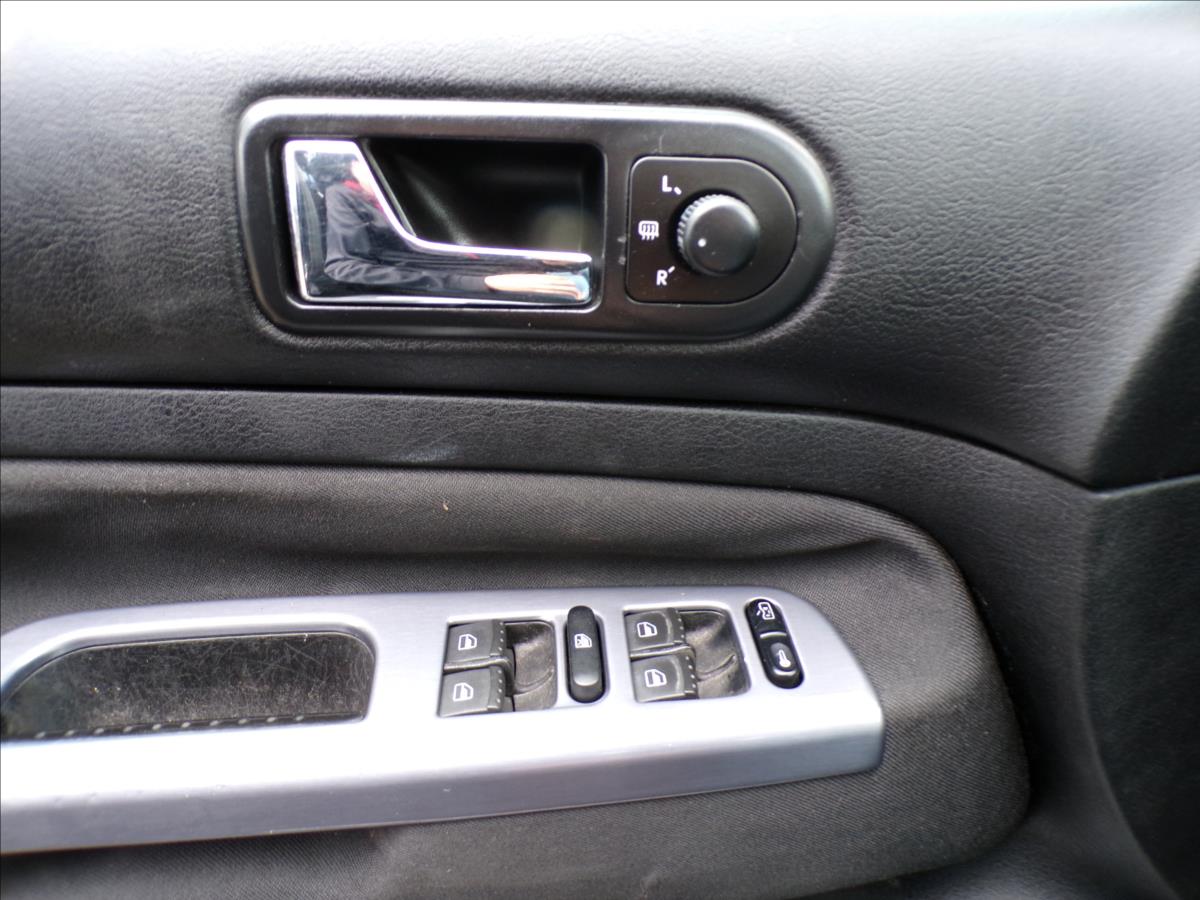 volkswagen-golf-1-6-16v-tazne-zarizeni - 9