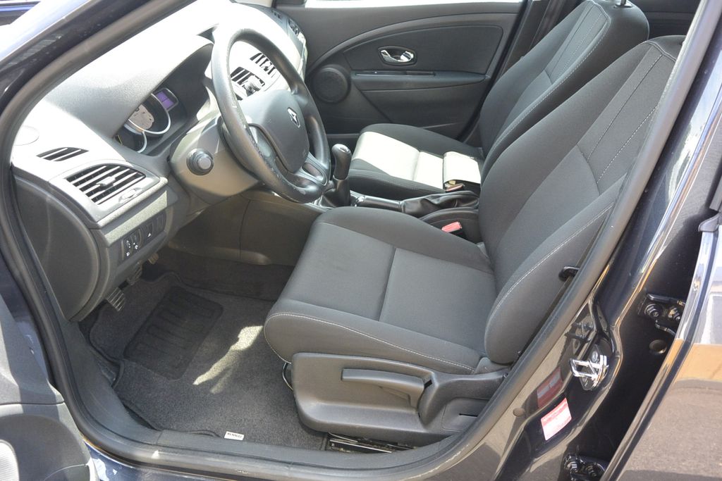 renault-megane-1-6i - 7