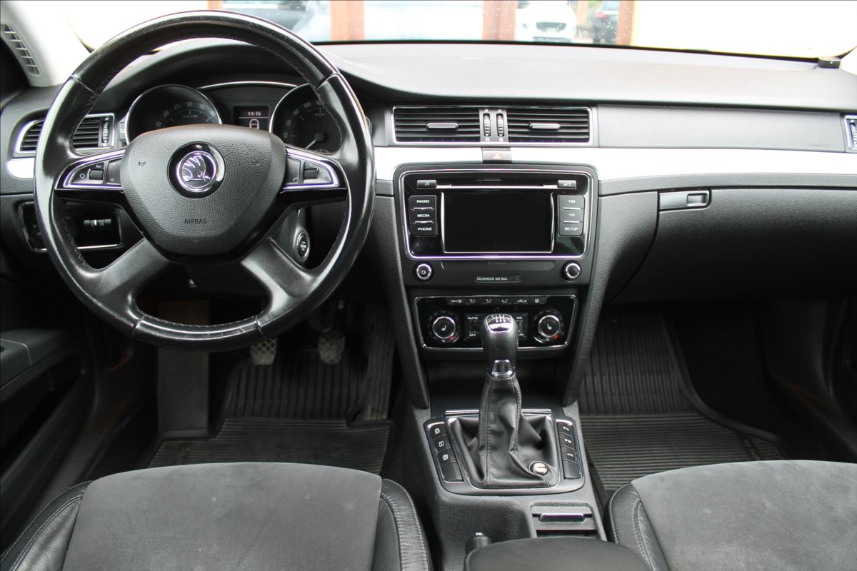 skoda-superb-2-0-tdi-103kw-4x4-elegance - 8