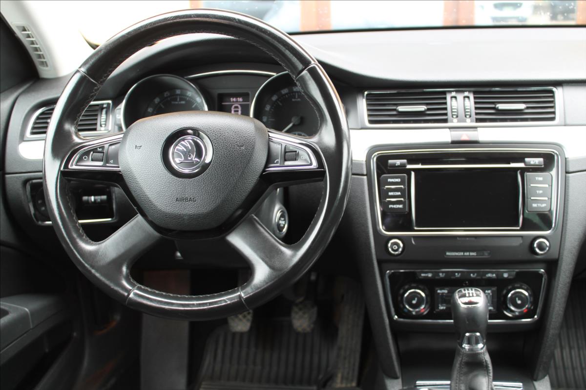 skoda-superb-2-0-tdi-103kw-4x4-elegance - 9