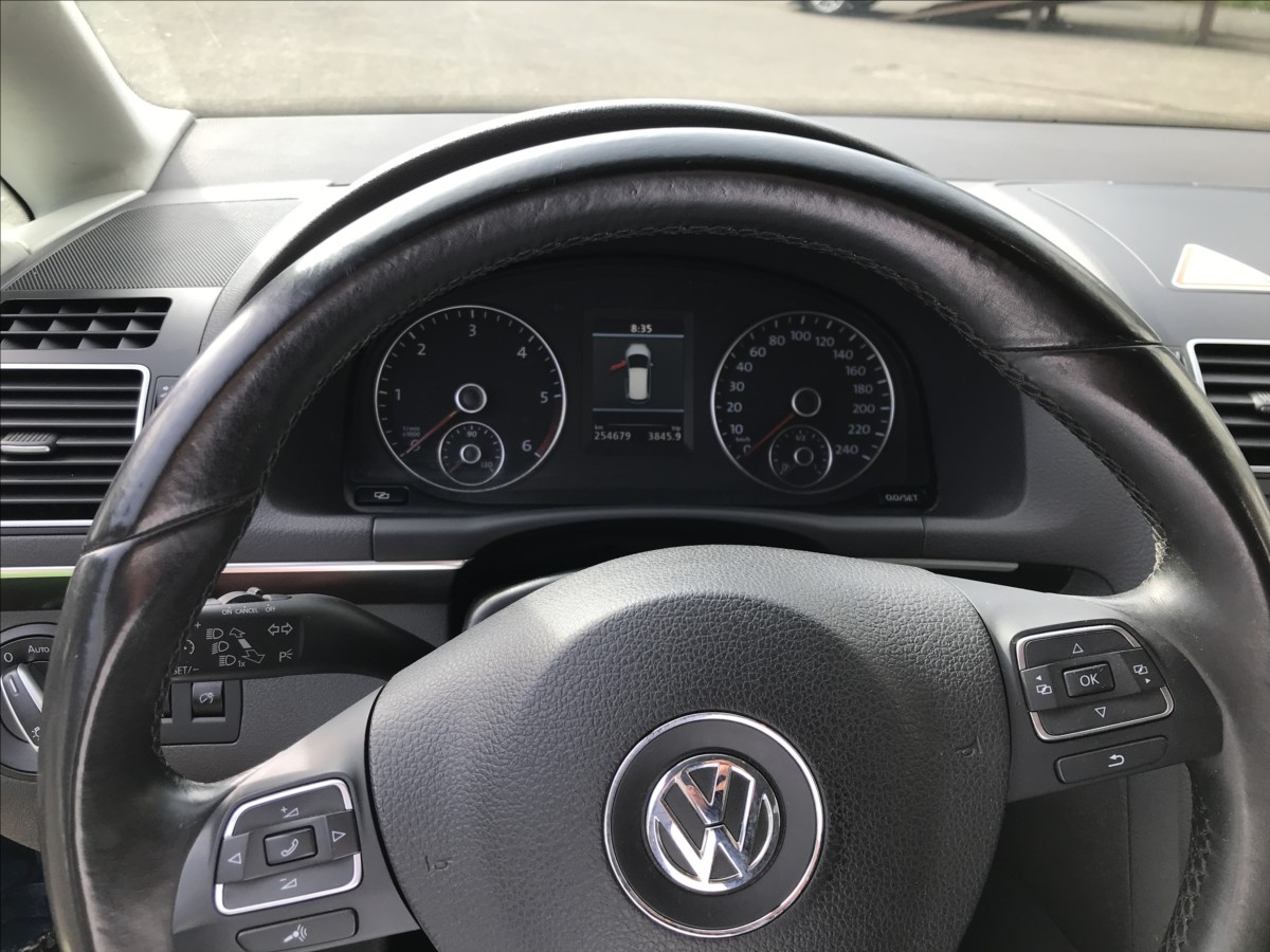 volkswagen-touran-1-6-tdi-77kw-6mt-7mist - 9