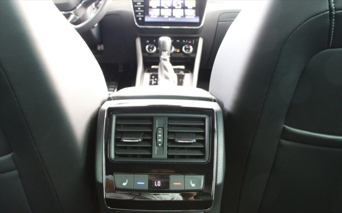 skoda-superb-2-0-2roky-zaruk-40t-km-147kw-1-maj - 6