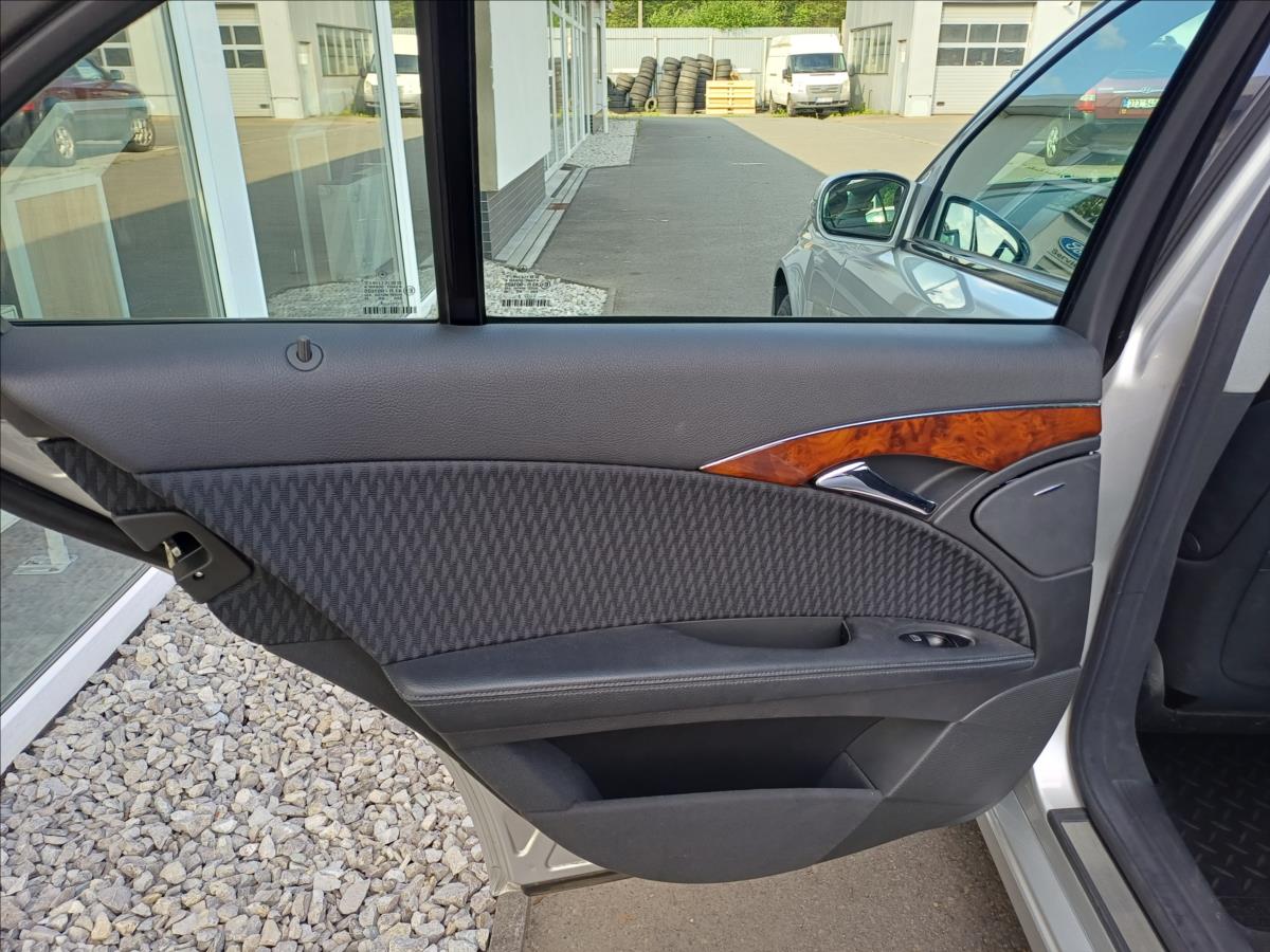 mercedes-benz-tridy-e-2-6-e240-v6-elegance - 8