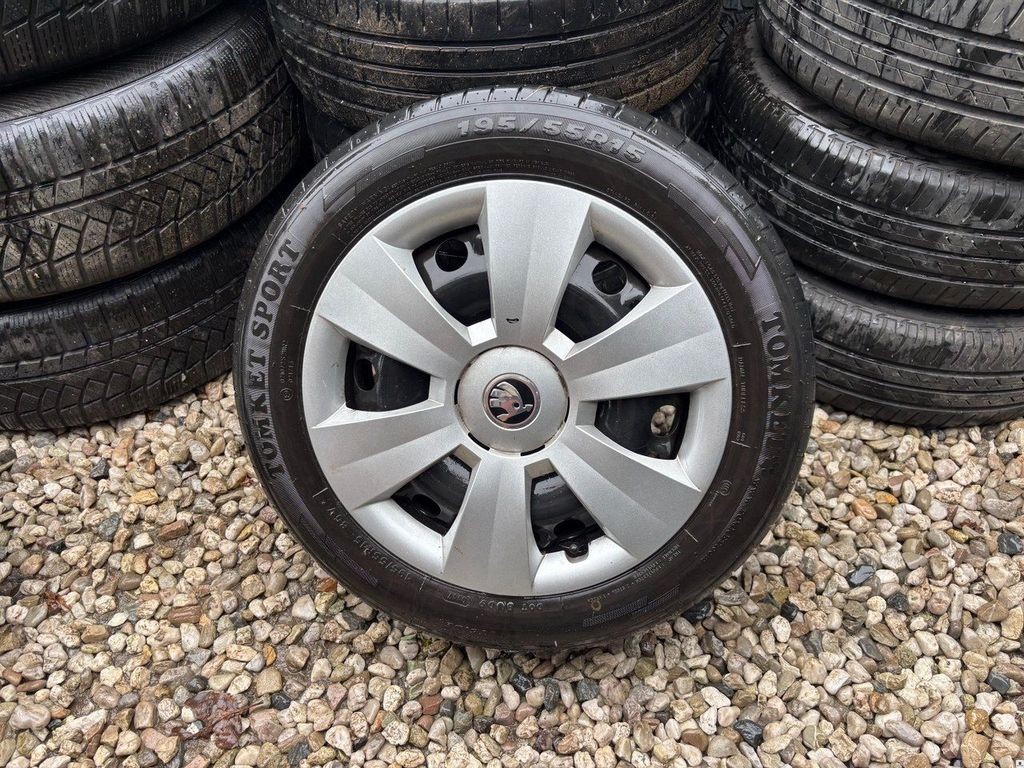 Škoda Fabia originalni sada kol+poklice 6J