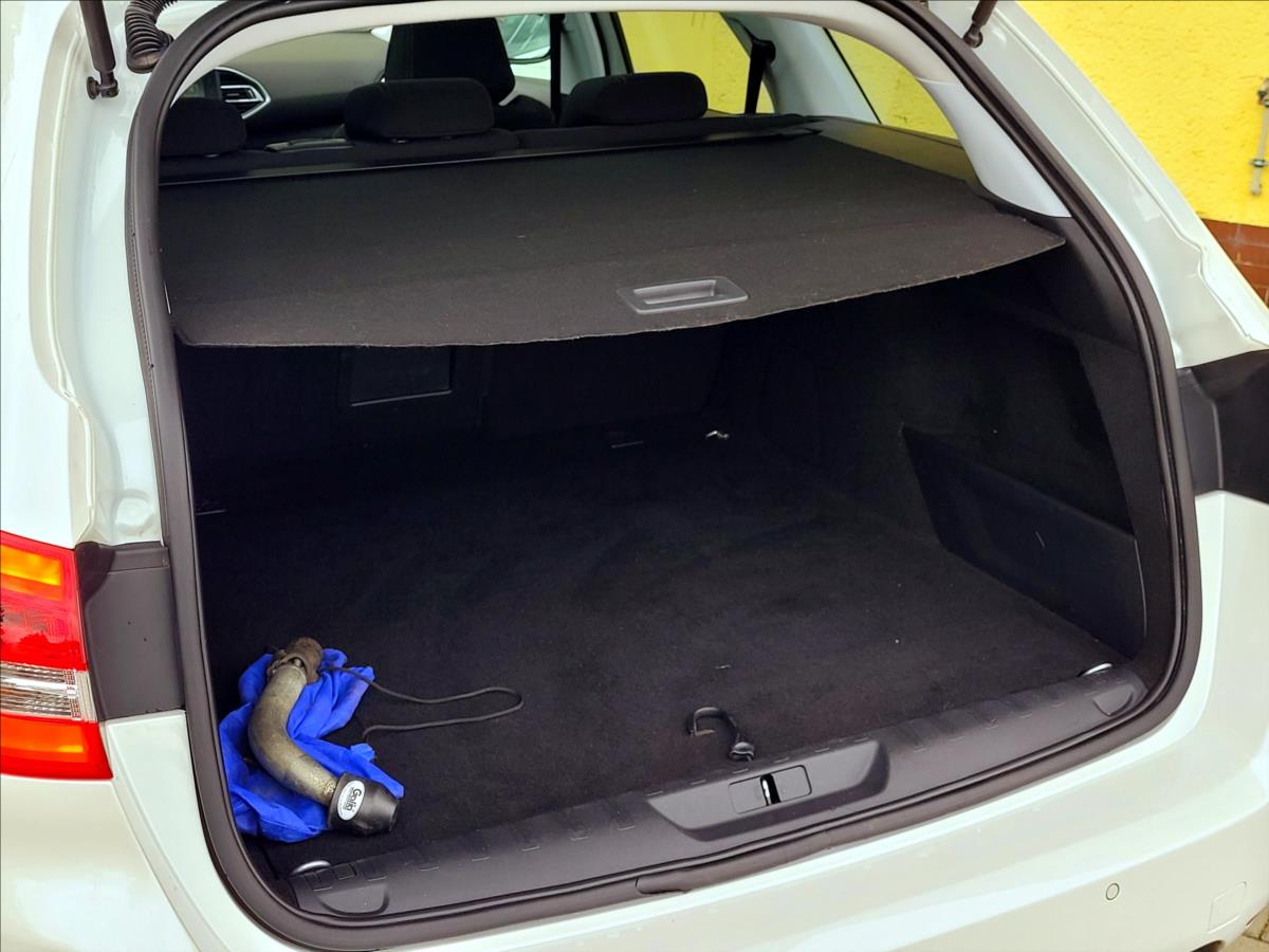 peugeot-308-1-6-bhdi-sw-cz-serv-knizka - 9