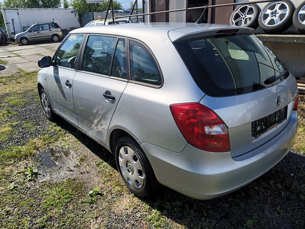 skoda-fabia-1-4-16v-combi-cool - 2