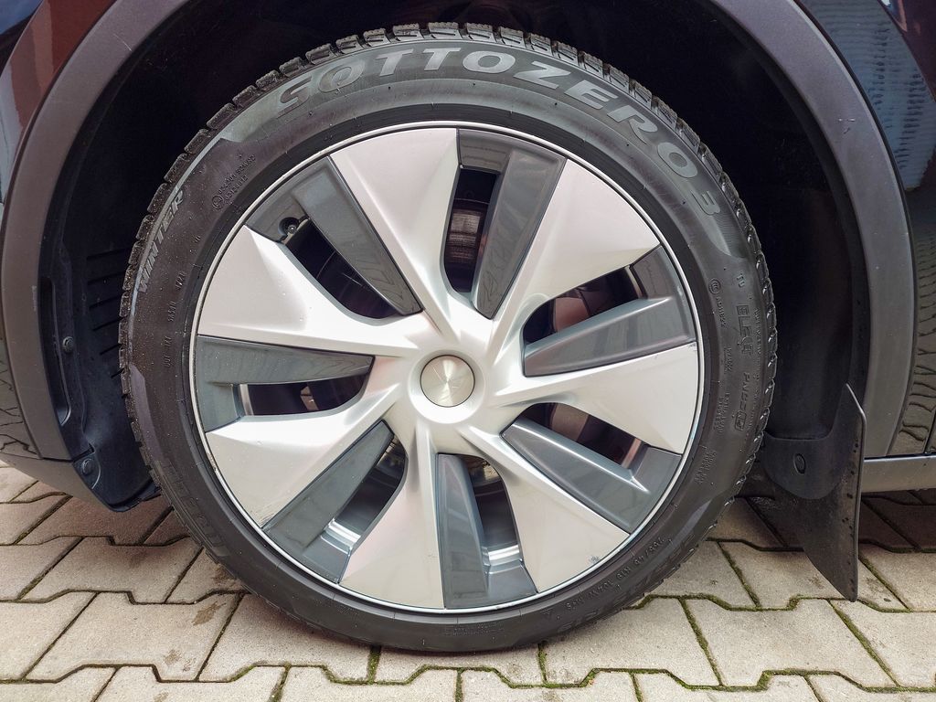 tesla-model-y-long-range-dual-motor-soh-93 - 9