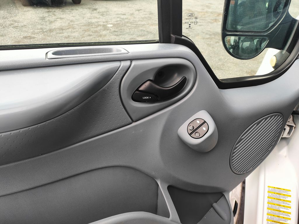 ford-transit-2-2tdci-klima-9mist - 5