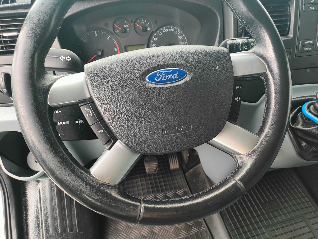 ford-transit-2-2tdci-klima-9mist - 9